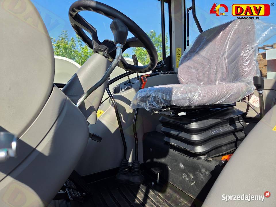 Ciągnik rolniczy 7585 LOVOL M754 Premium czarny