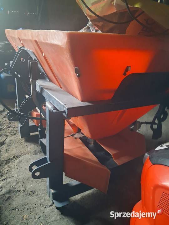 Rozsiewacz Dexwal plastikowy 600l szerokość 12m Rozsiewacze nawozów Maszyny rolnicze