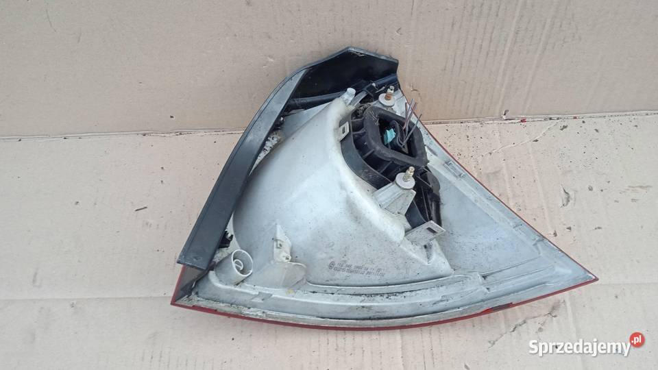 VW GOLF V HB LAMPA TYŁ LEWA