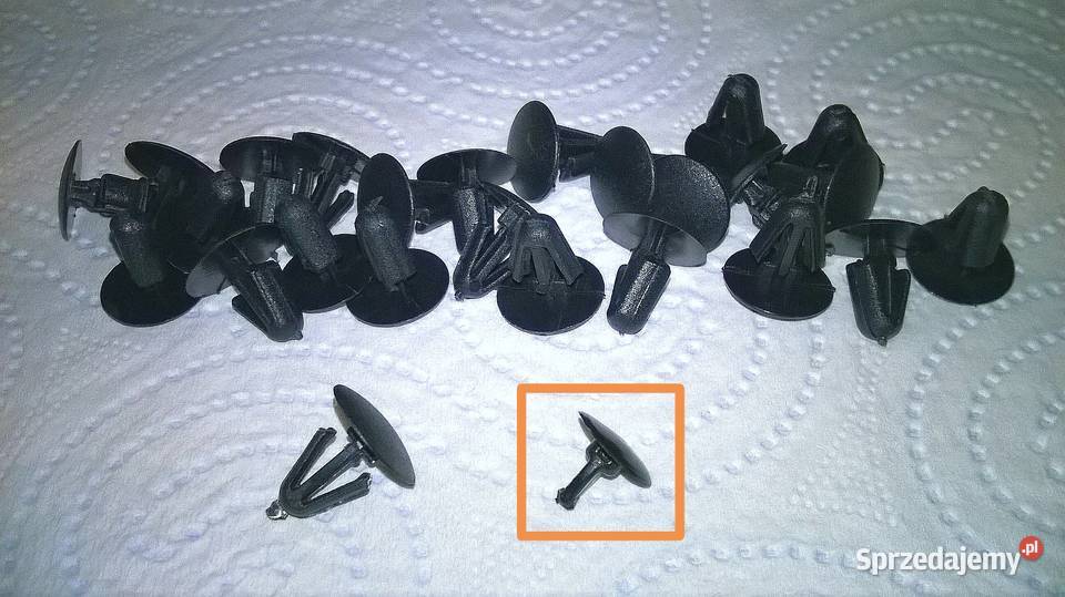 Spinki Kołki uszczelki drzwi Nissan Xtrail 2009 Mocowania Łódź