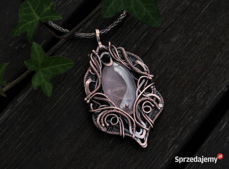 Miedziany wisiorek kwarc różowy rękodzieło Wieliczka