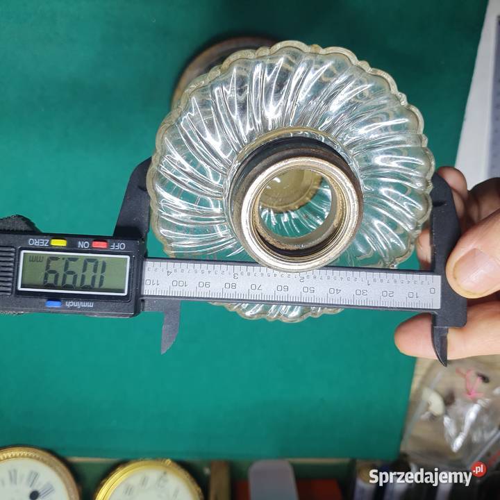 Stara mosiężna podstawa ze zbiornikiem do lampy