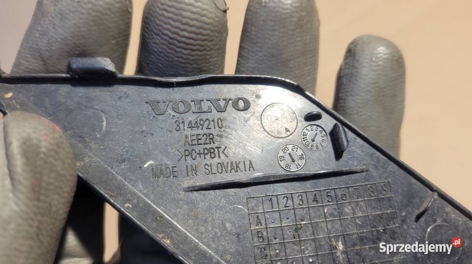VOLVO XC60 II ZAŚLEPKA ZDERZAKA HAKA TYŁ