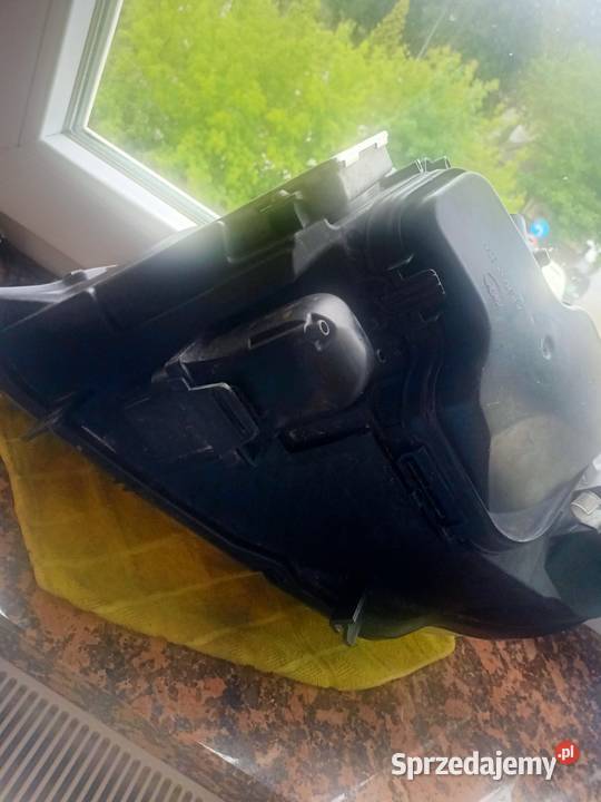 LAMPA PRAWA PRZEDNIA BMW E90 E91 SOCZEWKA XENON Olecko