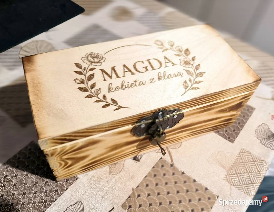 Drewniana skrzynka 301412 lakierowana zamek z śląskie Zawiercie sprzedam