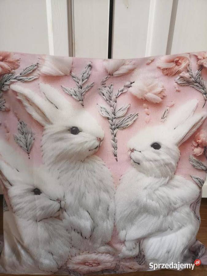 Poszewka dekoracyjna z królikami różowa ozdobna małopolskie Niepołomice