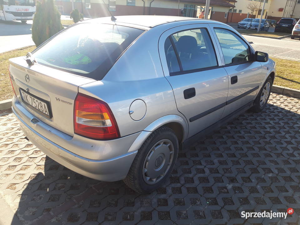 Opel Astra 14 benzyna katalizator niski przebieg nieuszkodzony Masłów Pierwszy sprzedam