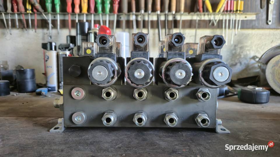 Rozdzielacz hydrauliczny 4 sekcyjny blokowy