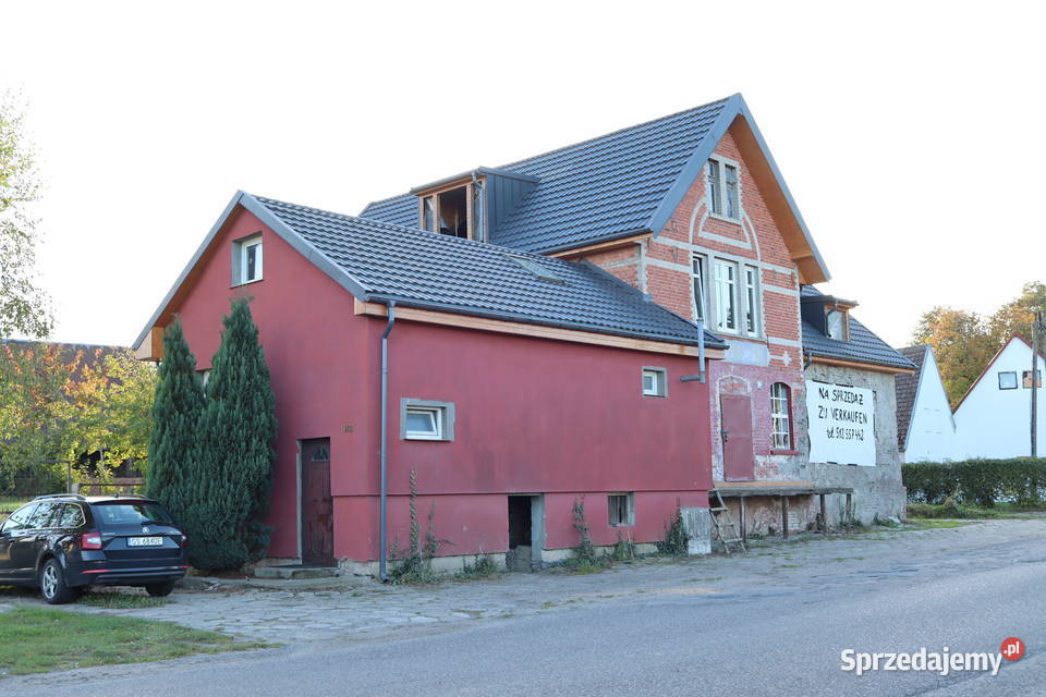 Piękny poniemiecki budynek starej mleczarni w
