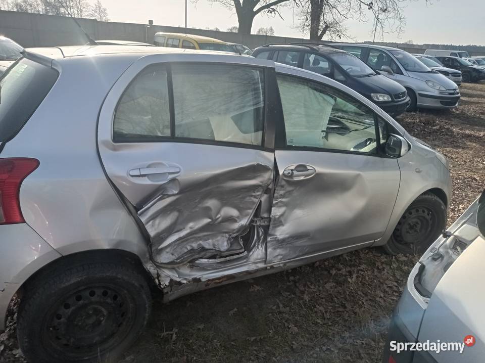 Toyota Yaris II 14 66 kW 2006 r dawca części sprzedam