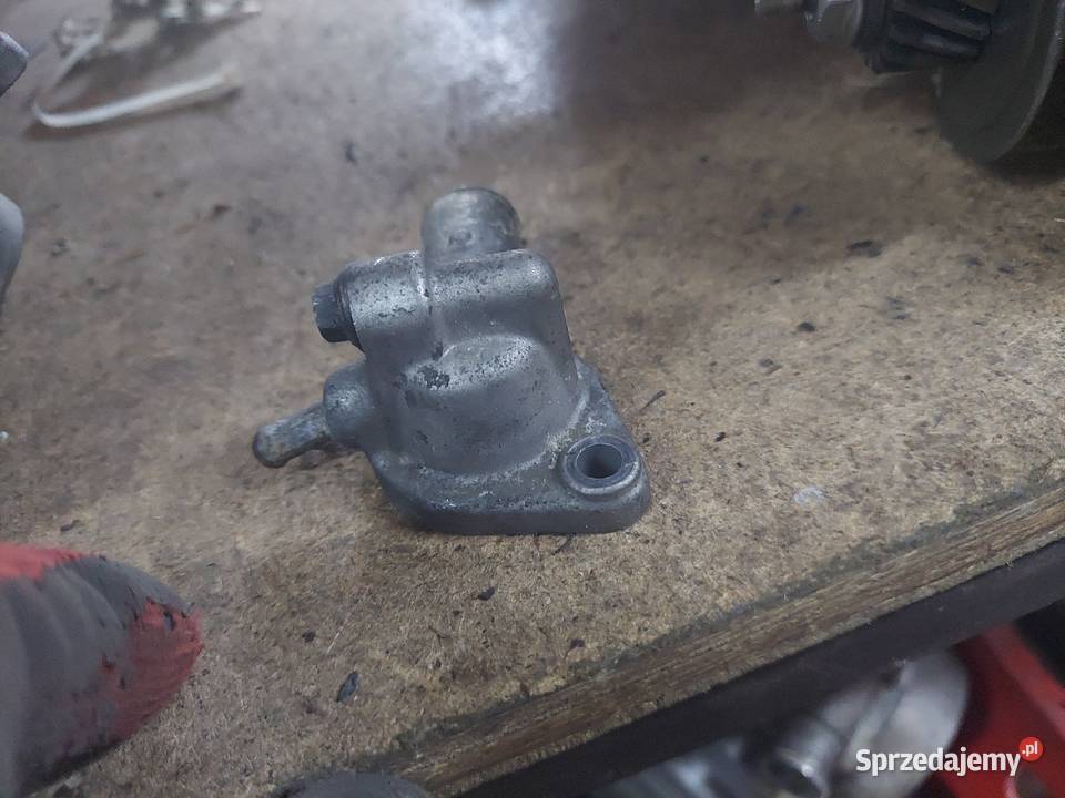 Yamaha YZF 125 R króciec termostatu głowicy