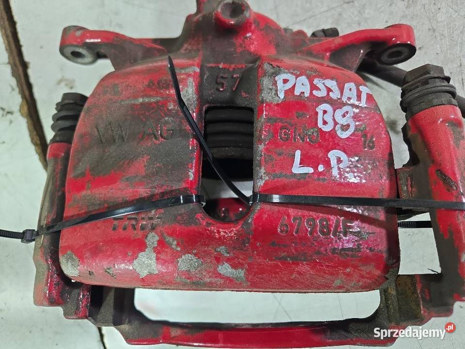 ZACISK HAMULCOWY LEWY PRZÓD VW PASSAT B8 6798F