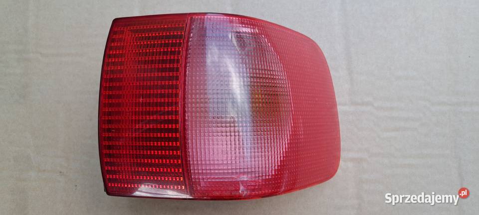 Lampa tylna prawa 8A0945096D Audi 80 B4 Lampy tylne Luzino