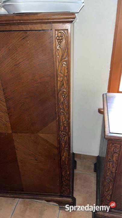 Komoda dębowa z pięknymi pasami rzeźb wyższa Gdańsk
