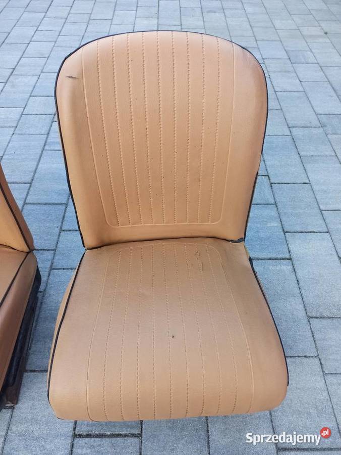 Kremowe wnętrze fotele kanapa boczki Fiat 126p Poznań