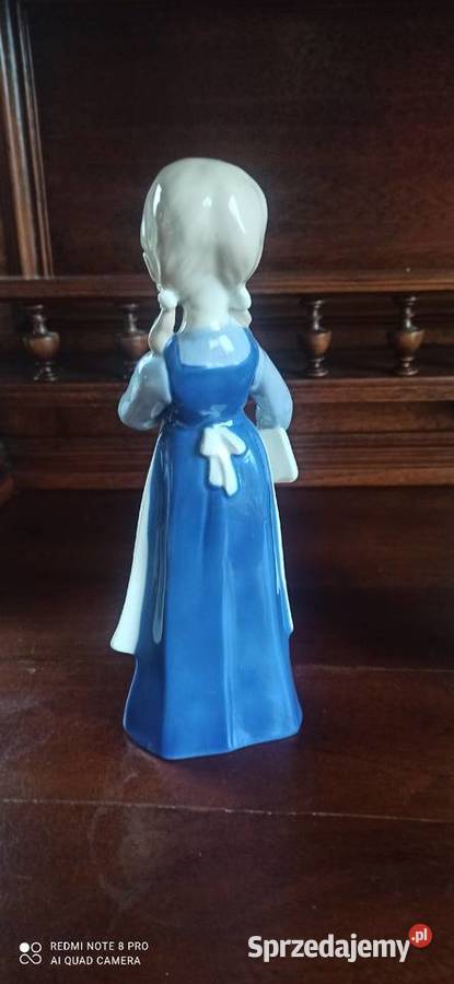 Figurka Dziewczyna z książkami Carl Scheidig Porcelana i szkło Gdańsk