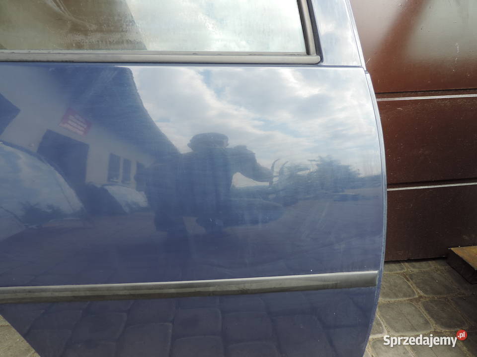 VOLKSWAGEN GOLF IV 5D DRZWI PRAWY TYŁ Rok produkcji 2000 Nowy Sącz sprzedam
