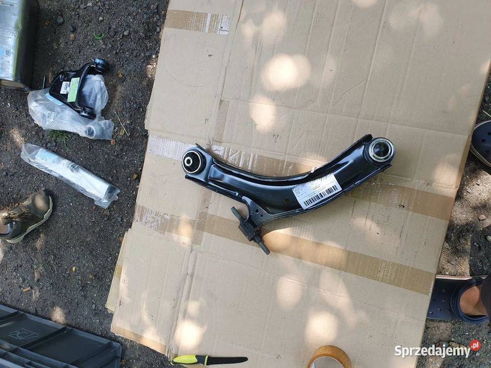 Wahacz prawy przedni przód Nissan Qashqai I