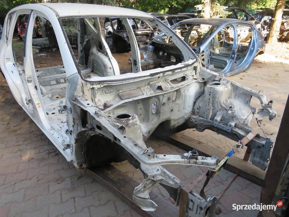 ĆWIARTKA PODŁUŻNICA PRAWY PRZÓD 070 RAV 4 III