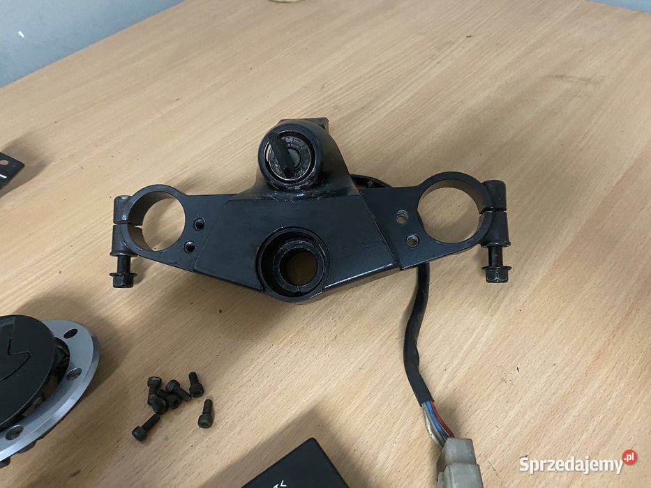 Kawasaki ZZR 1100 Moduł zapłonowy Stacyjka Półka Pozostałe