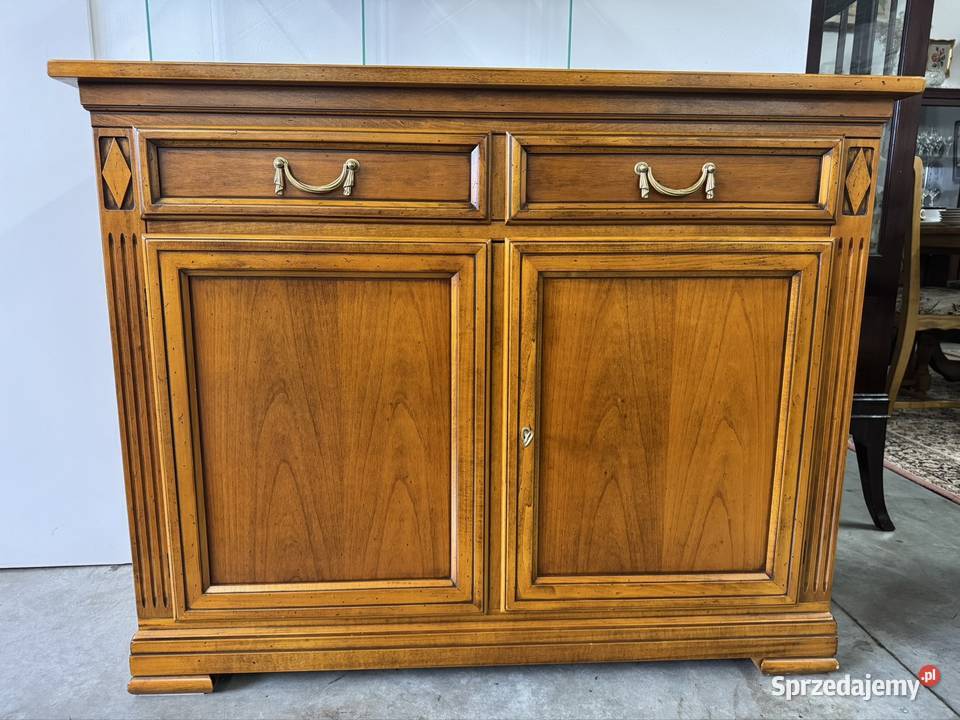 Włoska komoda Selva delikatnie zdobiona Komody