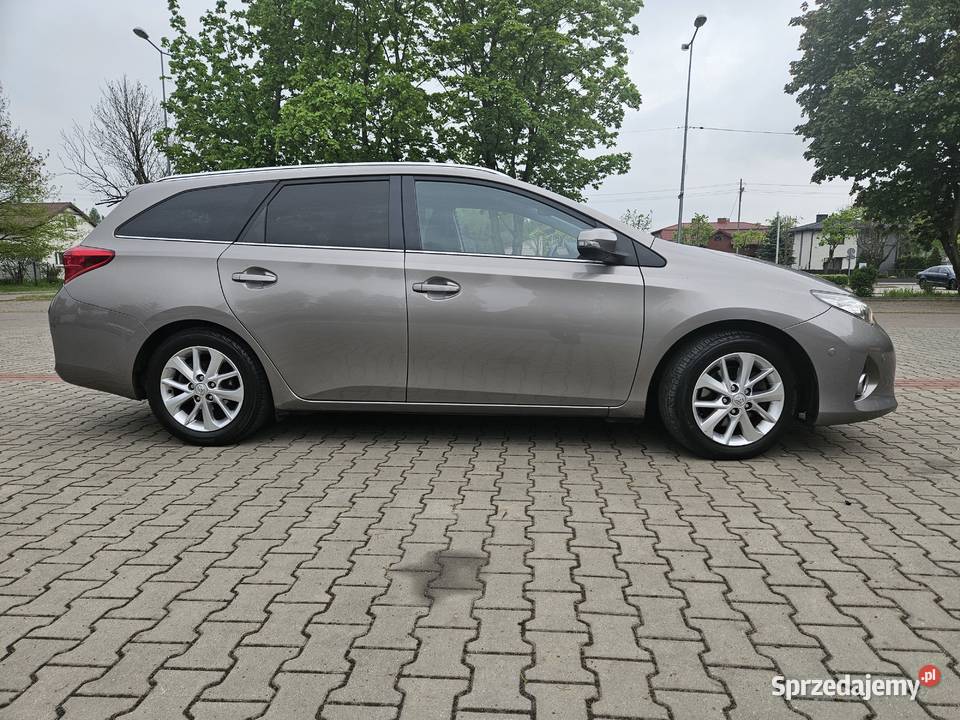 TOYOTA AURIS TOURING Zelów