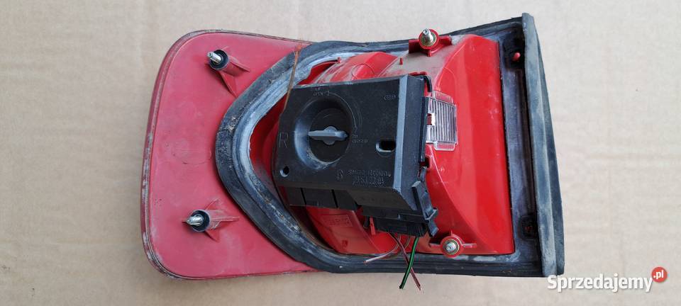 Lampa tylna prawa 8A0945096D Audi 80 B4 Luzino