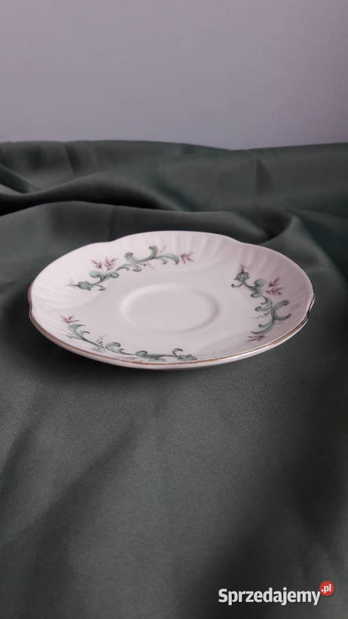 Mały talerzyk z porcelany kostnej Royal Victoria Głuchołazy