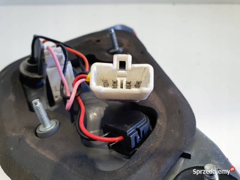 LAMPA PRAWA Hyundai i40 Kombi TYLNA prawy tył osobowe lubelskie Rudka