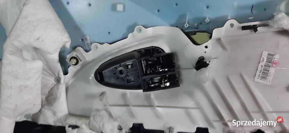 Boczek tapicerka drzwi lewy przód Toyota Avensis Włoszczowa