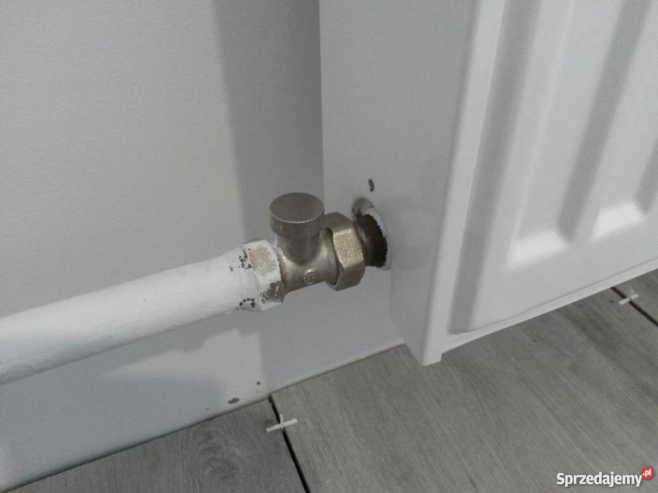 Wymiana grzejników zamrażanie rur montaż zaworów