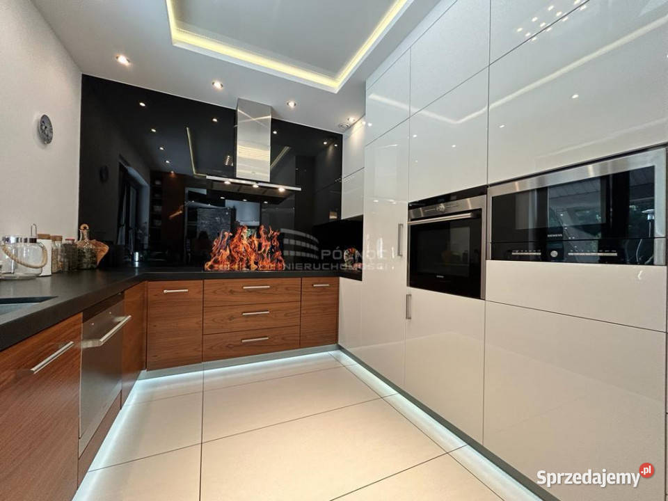 Prestiżowy dom z poddaszem antresolą i kinem asfalt Łazy