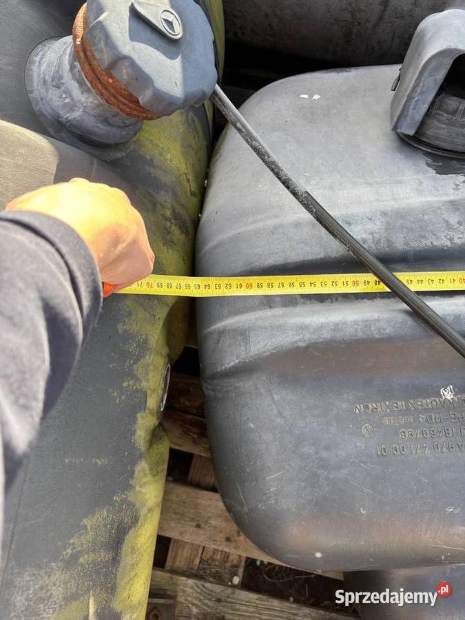 Dwa Plastikowe zbiorniki paliwa mercedes ciężarowe Zbiorniki Mierzęcice