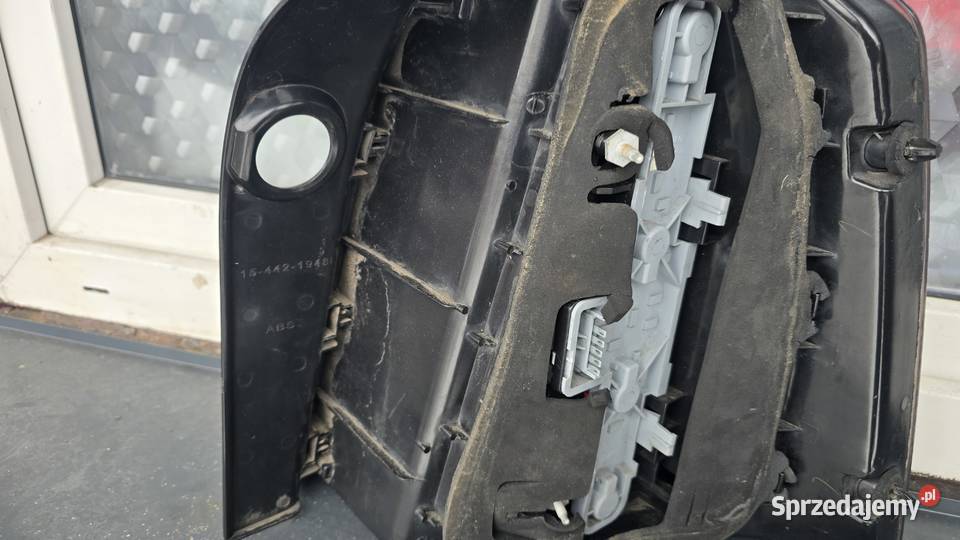 Lampa lewy tył do opla zafiry B 2006