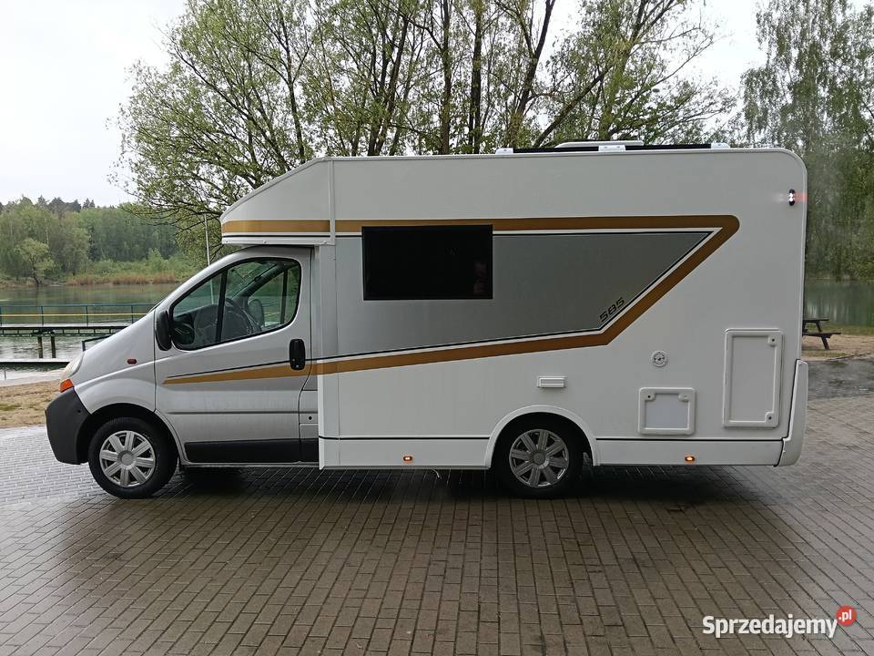 Kamper na bazie Renault Trafic z nową zabudową Ciechanów