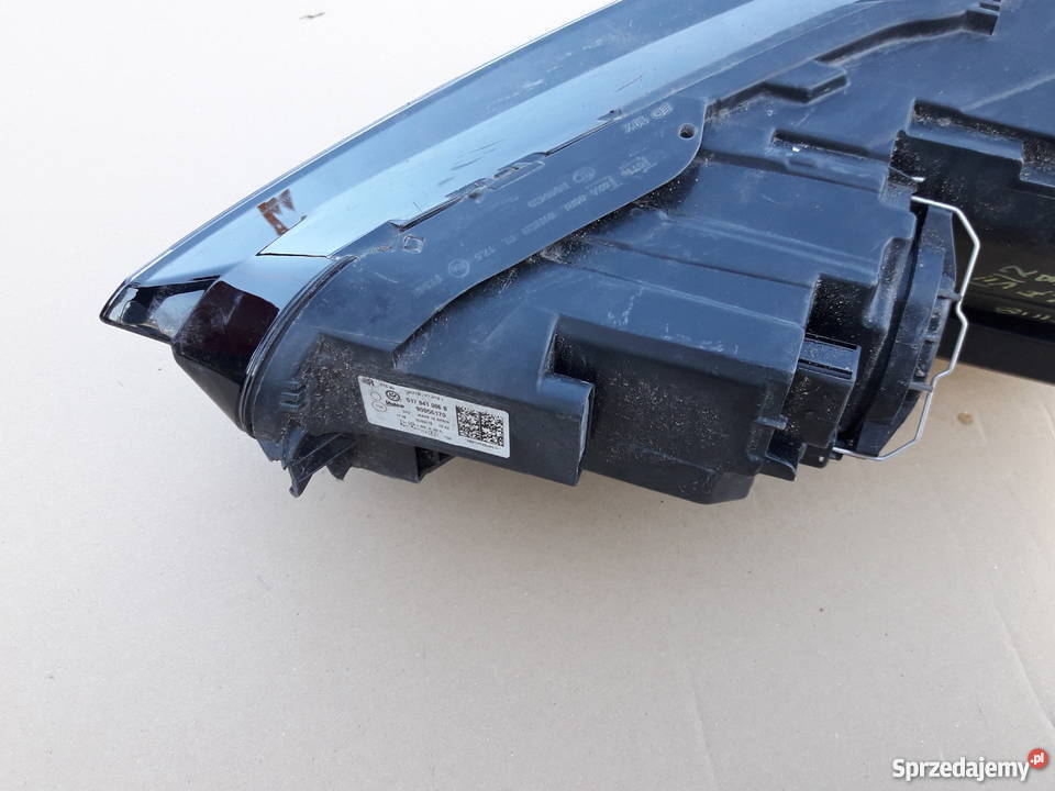 VW SPORTSVAN REFLEKTOR LAMPA PRZEDNIA PRAWA osobowe Bieleń