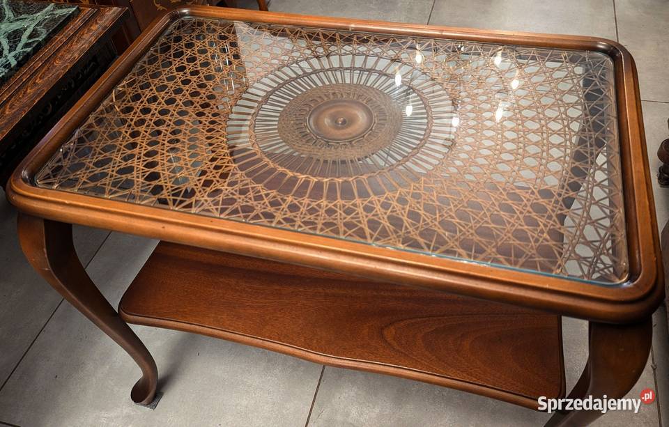 ładny orzechowy stolik z rattanemsklep Dąbrowa Dąbrowa Górnicza