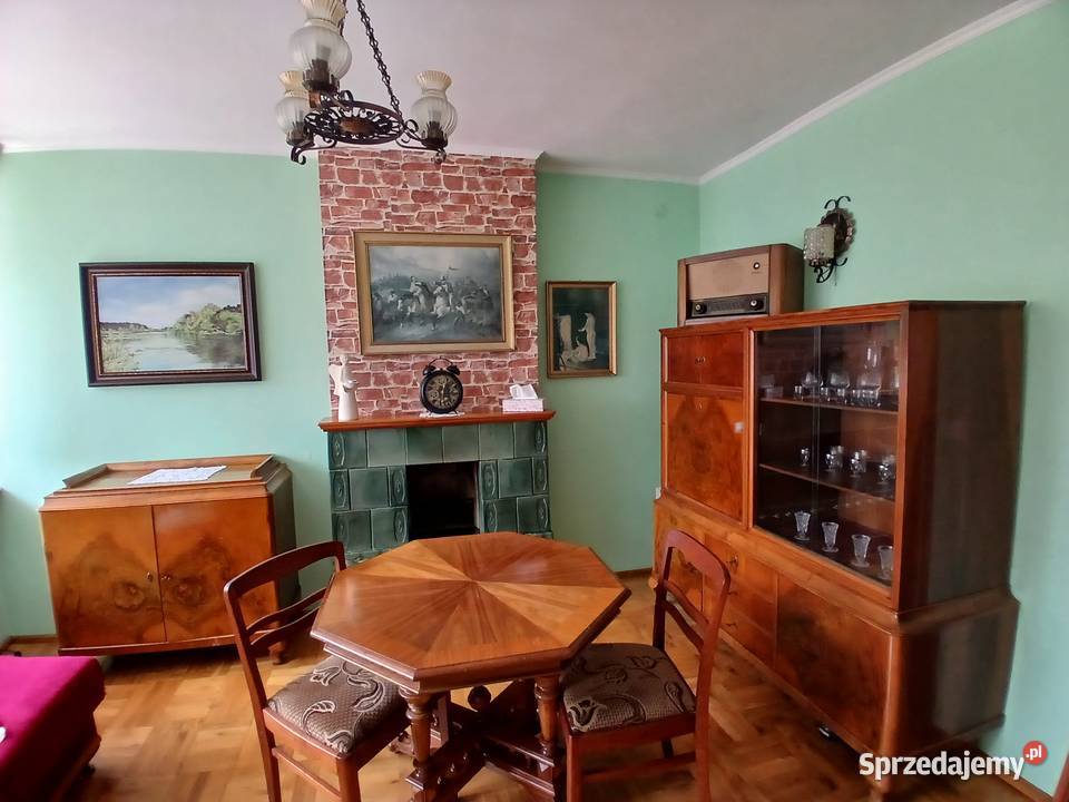Zestaw przedwojennych mebli szuka przyjaznego