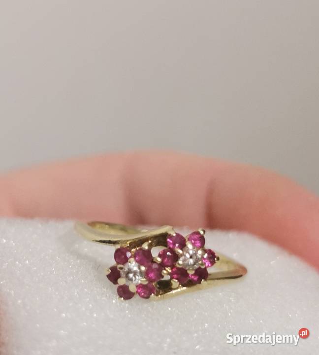 Złoty pierścionek 585 naturalne rubiny i