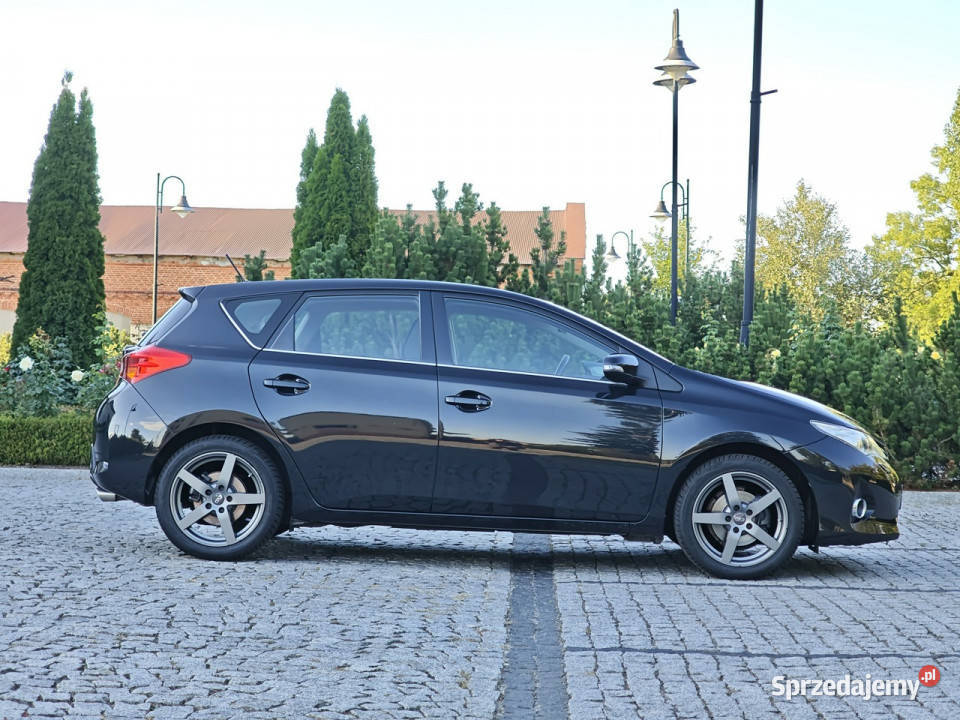 Toyota Auris II 2012 nieuszkodzony Sadlno