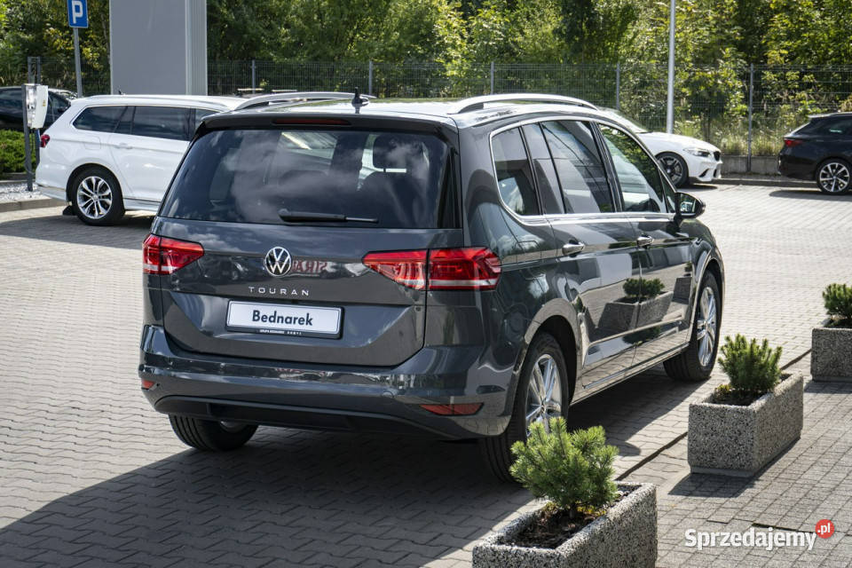 Volkswagen Touran Highline 15 TSI EVO 150 DSG lakier metallic Łódź