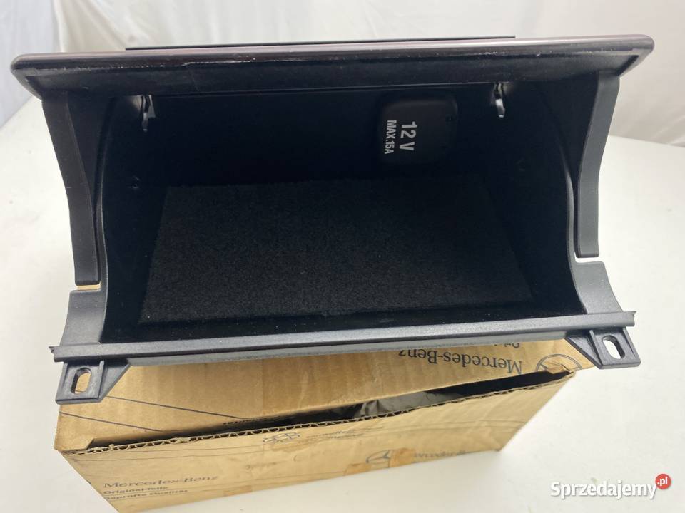 Nowa obudowa radia W210 2106803252 Rok produkcji 1996 Gdynia sprzedam