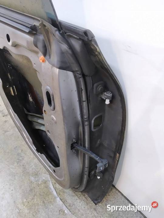 DRZWI LEWE TYŁ W118 MercedesBenz CLAklasa II