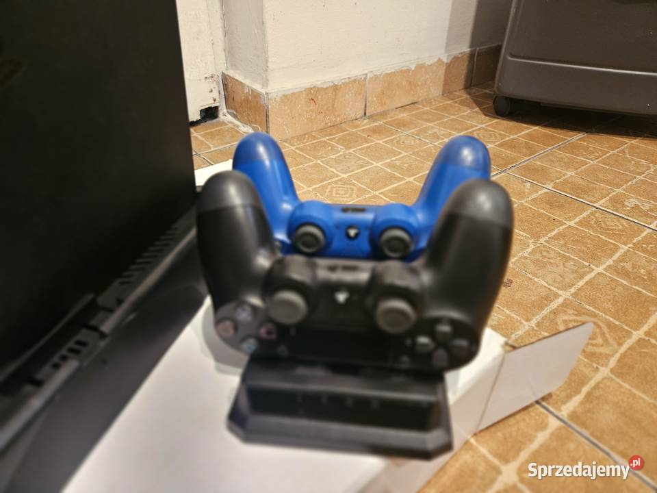 Konsola Sony 4 slim 1tb2 pady Lombardia Katowice Konsole i automaty