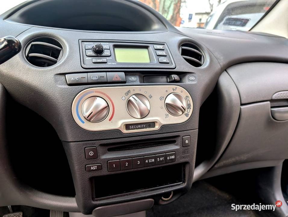 187185 Toyota Yaris 10 BenzynaMiejski hatchback 187185km sprzedam