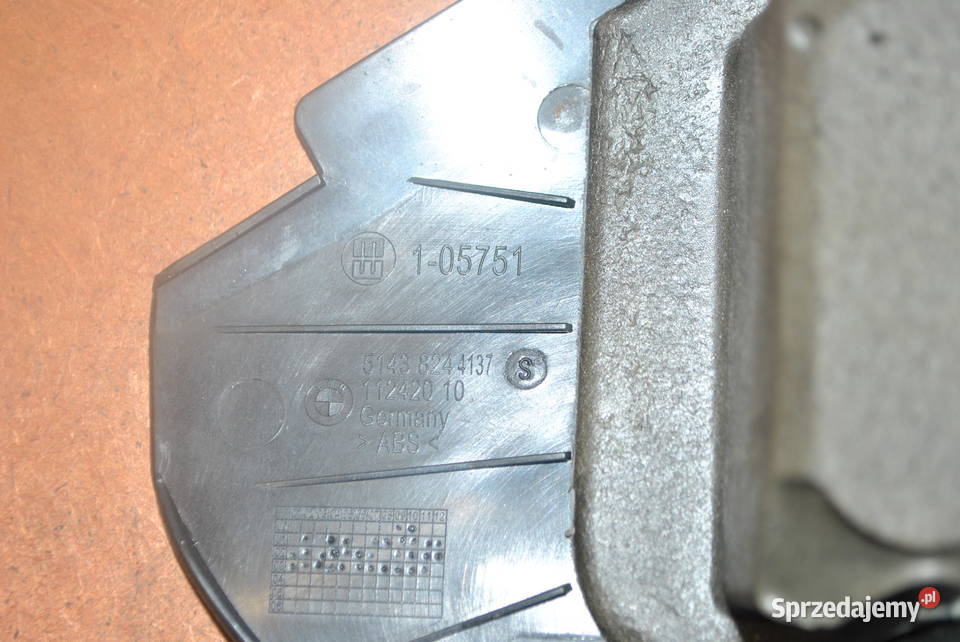 Tapicerka dolna deski rozdzielczej stronie