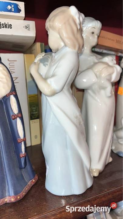 Figurka stojącej dziewczyki z pieskiem Lladro Gdańsk