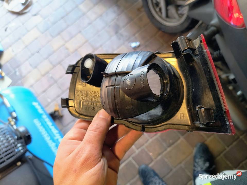 Lampa tylna C3 Picasso zderzaka Kośmidry