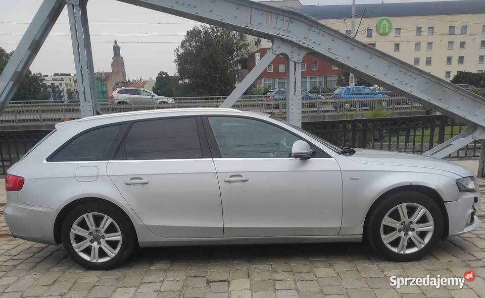 Audi A4 Avant 30 TDI DPF Quattro S Line manualna