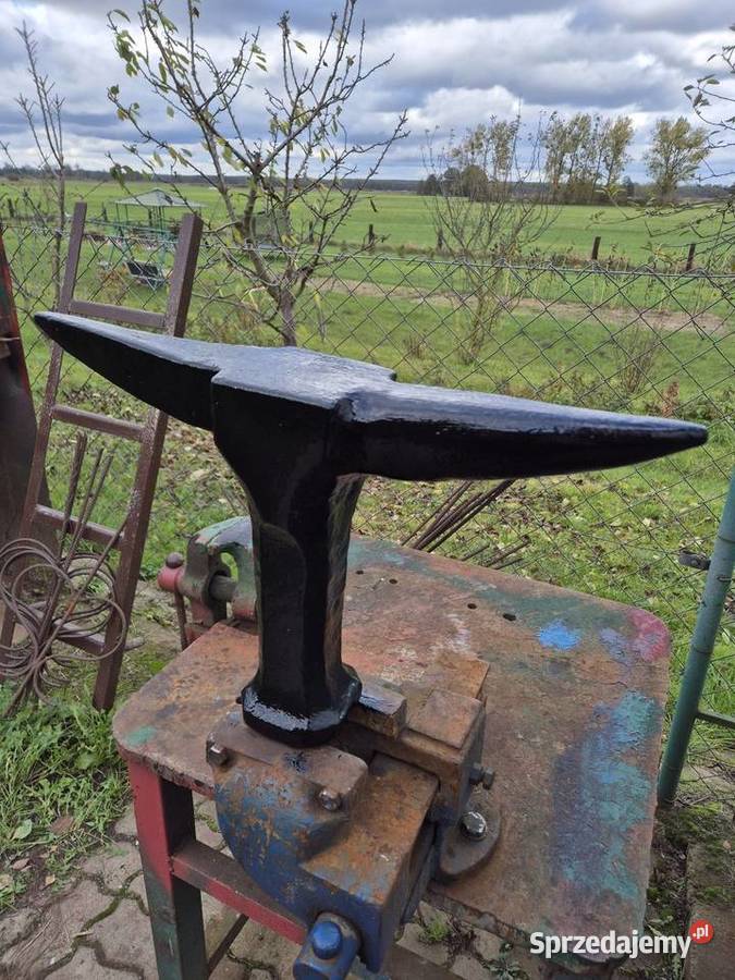 Zabytkowe kowadło szparóg Gulcz